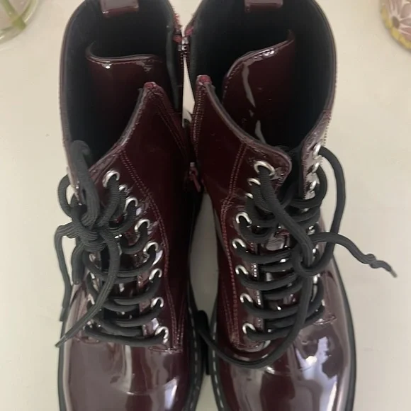 Boots burgundy Size 8 fit like a 7- 7.5. - Picture 3 of 5